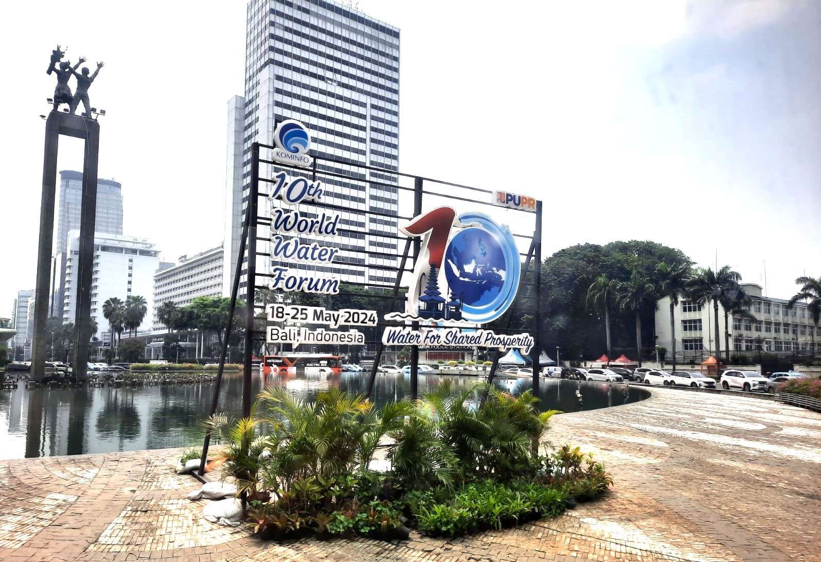 Logo World Water Forum ke-10 2024 di Bundaran HI, Jakarta. Indonesia menjadi tuan rumah World Water Forum ke-10 dengan tema Water For Shared Prosperty yang akan digelar pada 18-25 Mei 2024 di Bali (Foto: RRI/Retno Mandasari)