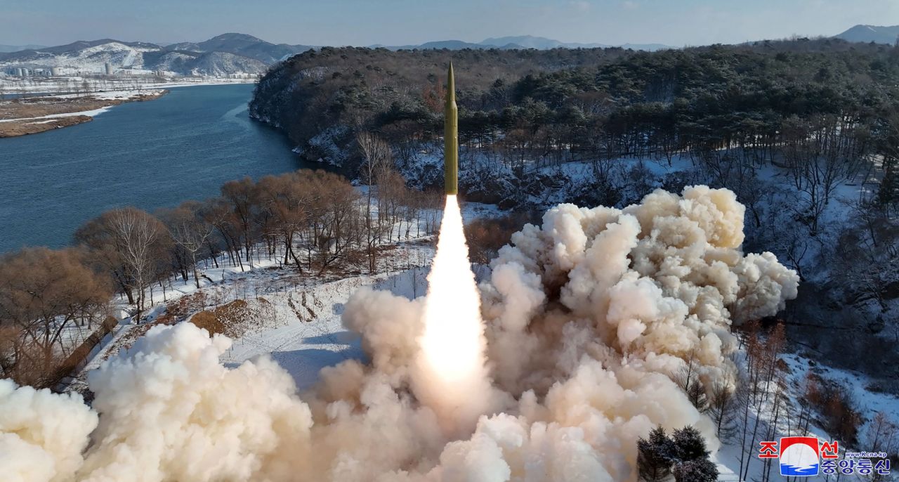 Uji coba rudal Korea Utara pada Minggu (14/01/2024). (Foto: KCNA)