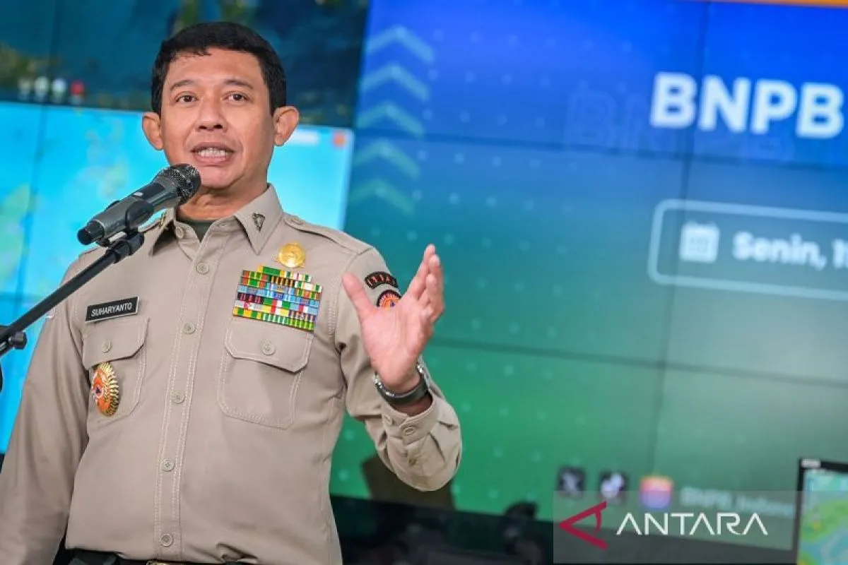 Kepala Badan Nasional Penanggulangan Bencana (BNPB), Letjen TNI Suharyanto di Graha BNPB, Jakarta, Senin (19/2/2024). (Foto: ANTARA/Bayu Pratama S)