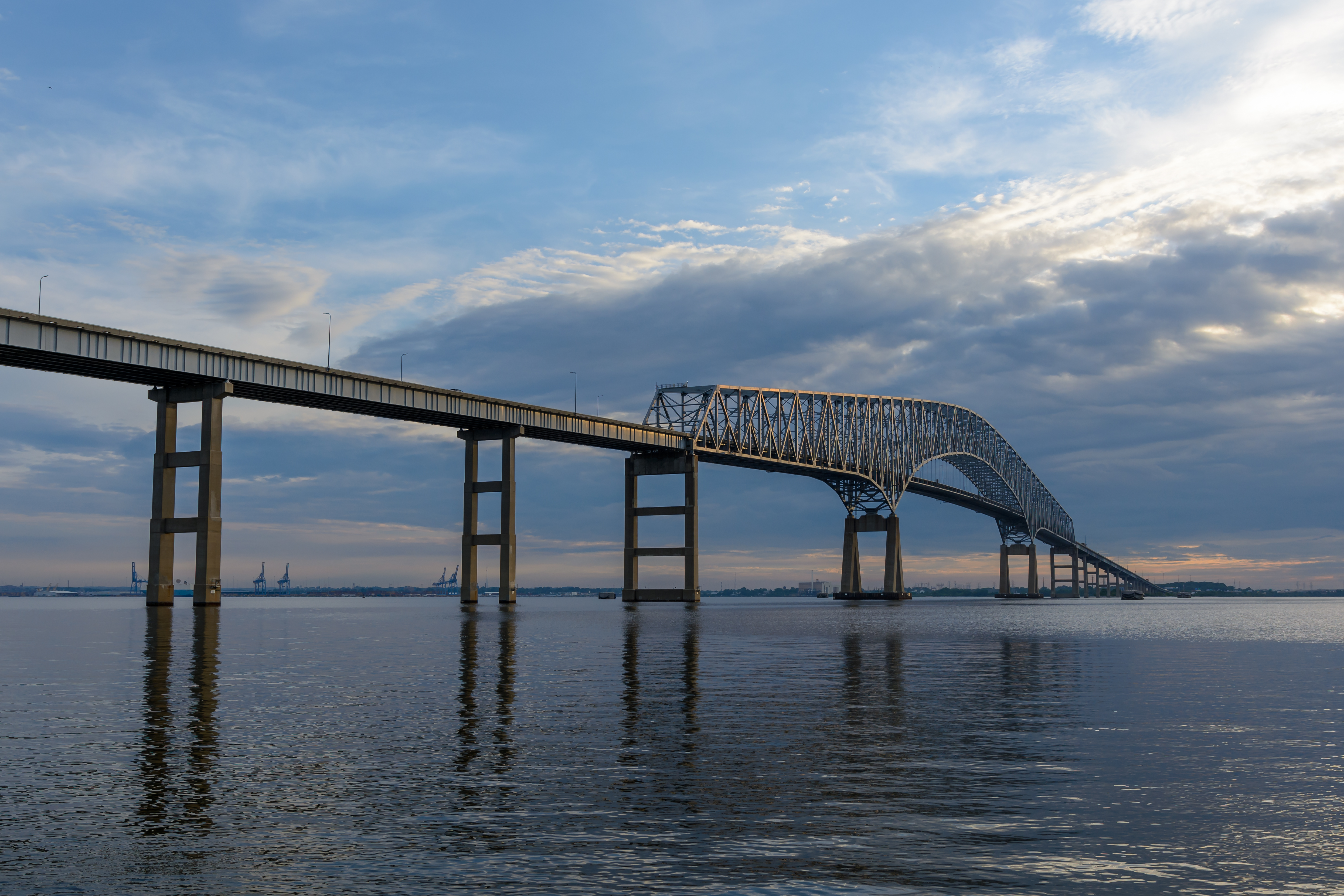 Jembatan Francis Scott Key di dekat Baltimore, Maryland, Amerika Serikat. (Foto: Wikimedia Commons/Patorjk)