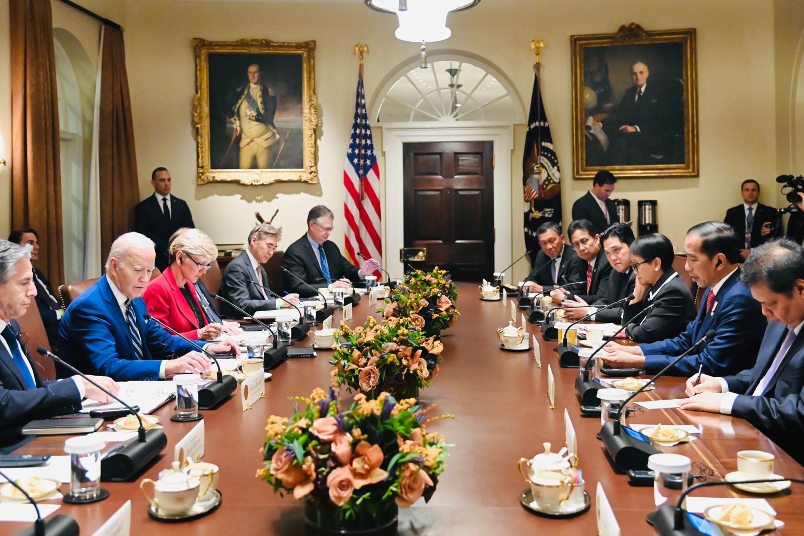 Presiden Joko Widodo dalam pertemuan bilateral antara Indonesia dan Amerika Serikat di Gedung Putih, Washington DC, Amerika Serikat, Senin (13/11/2023). Foto : BPMI Sekretariat Presiden 