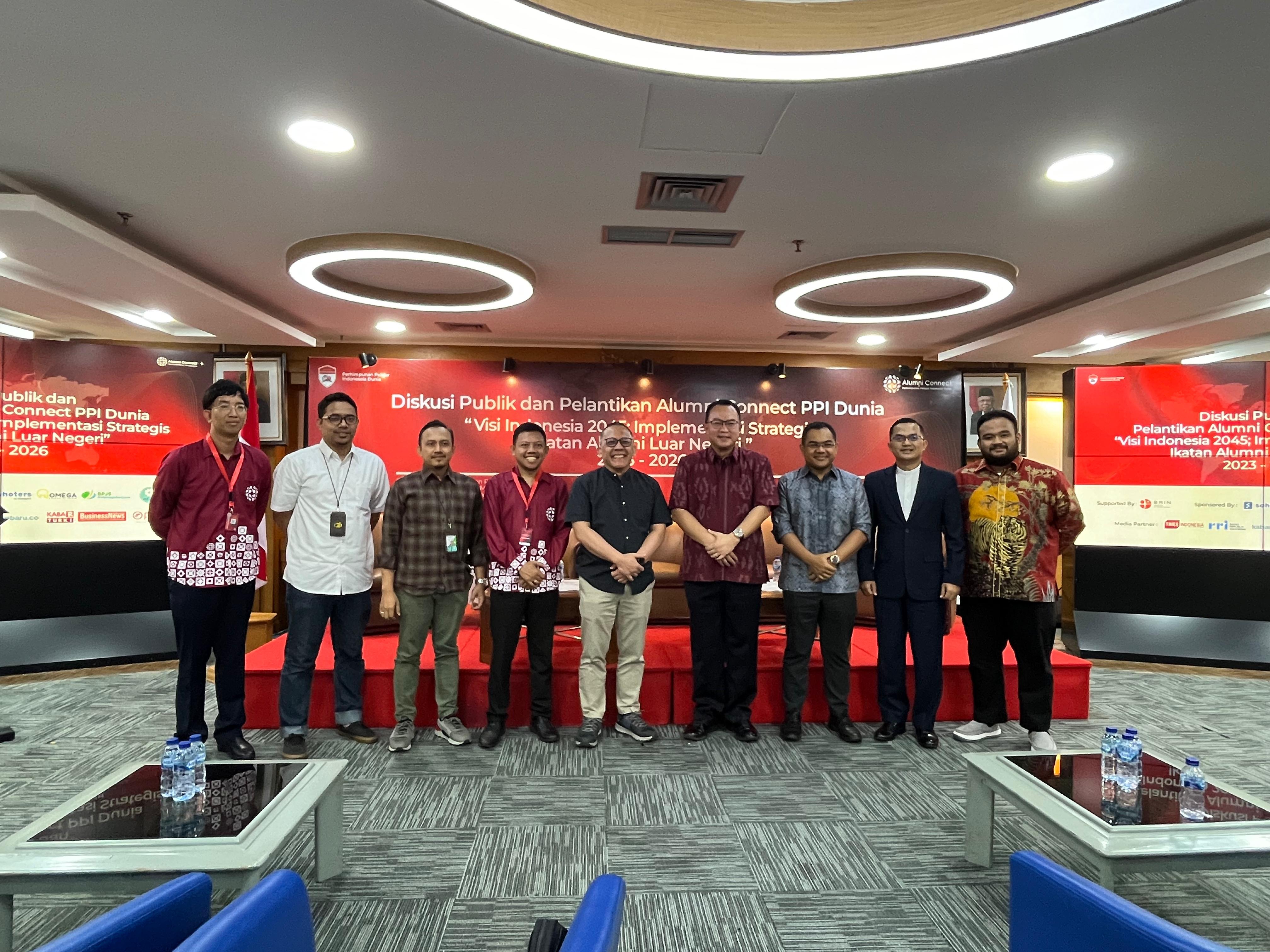 Perhimpunan Pelajar Indonesia (PPI) Dunia mengadakan diskusi publik dan pelantikan Alumni Connect PPI Dunia 2023-2026, dengan tema “Visi Indonesia 2045, Implementasi Strategis Ikatan Alumni Luar Negeri,