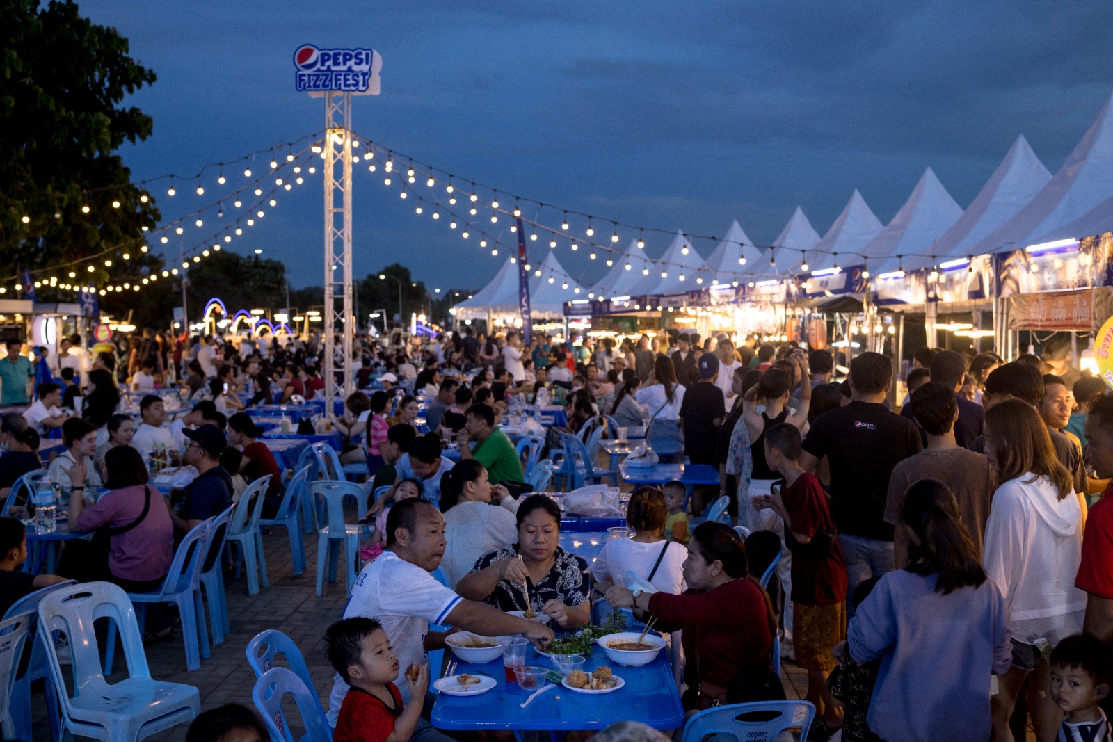 Pasar Malam di Vientiane, Laos (Foto: AFP)