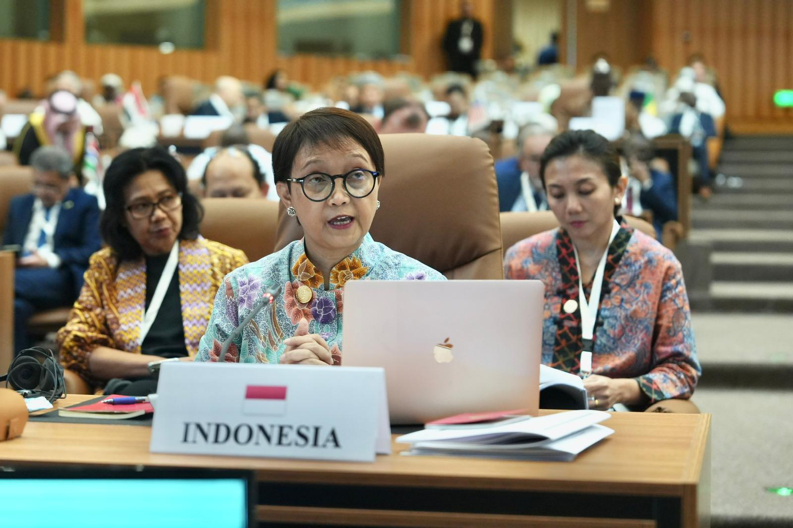 Menteri Luar Negeri Republik Indonesia Retno Marsudi  pada Konferensi Tingkat Tinggi Islam ke-15  