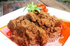 Rendang, hidangan daging khs Minangkabau yang mendunia