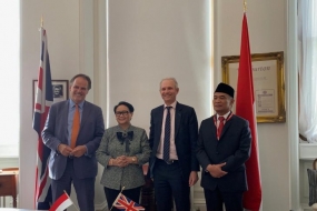 Kiri ke kanan) Menteri Urusan Asia Pasifik Inggris Mark Field, Menteri Luar Negeri RI Retno Marsudi, Wakil Perdana Menteri Inggris David Lidington, Menteri Pendidikan dan Kebudayaan RI Muhadjir Effendi dalam Forum Kemitraan Indonesia-Inggris di London, Senin (17/6/2019).