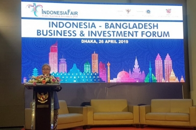 Duta Besar RI untuk Bangladesh Rina P Soemarno menyampaikan sambutan dalam Forum Bisnis dan Investasi Indonesia-Bangladesh di Dhaka, Jumat (26/04/2019). (ANTARA News/Yashinta Difa)