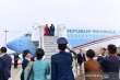 Presiden Joko Widodo bersama Ibu Negara Iriana Joko Widodo saat hendak pulang ke Tanah Air dari Osaka, Jepang, pada Sabtu (29/6/2019).