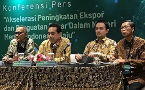 Wakil Menteri Perdagangan Jerry Sambuaga (dua kanan) saat menghadiri Rapat Kerja Kementerian Perdagangan di Jakarta, Rabu (4/3/2020). ANTARA/Sella Panduarsa Gareta/pri.