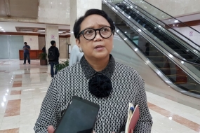 Menteri Luar Negeri RI Retno Marsudi menjawab pertanyaan wartawan usai mengikuti rapat kerja dengan Komisi I DPR RI di Jakarta, Kamis (31/1/2019). (ANTARA News/Yashinta Difa)