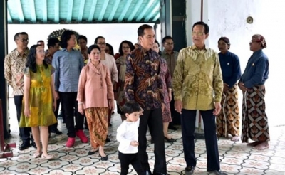 Presiden Joko Widodo beserta Ibu Negara Iriana Joko Widodo bersilaturahmi ke keluarga Keraton Ngayogyakarta Hadiningrat, Jumat (7/6/2019). 