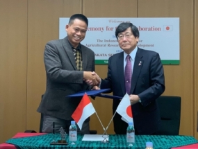 Tokyo - Kementerian Pertanian (Kementan) melalui Badan Penelitian dan Pengembangan (Balitbang) melakukan penandatanganan MoU Kerjasama dengan perusahan Jepang, Sakata Seed Corporation (SCC). Penandatanganan ini sekaligus upaya pemerintah dalam membuat Joint Developing Program for New Plant Resources dengan Hirata Corporation.