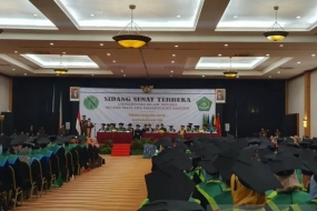 Wakil Presiden Ma’ruf Amin menyampaikan Orasi Ilmiah bertajuk Arus Baru Ekonomi di Indonesia dalam Perspektif Syariah dalam acara wisuda Universitas Islam Negeri (UIN) Sultan Maulana Hasanuddin Banten di Hotel Royale Krakatau Cilegon, Banten, Sabtu (14/12/2019). (ANTARA/Fransiska Ninditya)