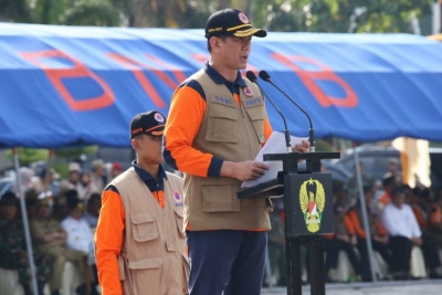 Kepala Badan Nasional Penanggulangam Bencana (BNPB) Doni Monardo saat Apel Kesiapsiagaan Personel dan Peralatan Kebakaran Hutan dan Lahan Provinsi Riau  2019, di Lapangan Kantor Gubernur Riau, Pekanbaru, Rabu (10/7/2019).