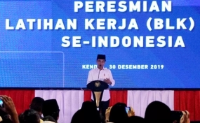 Presiden Joko Widodo (Jokowi) saat memberi sambutan peresmian Balai Latihan Kerja Komunitas, di Pesantren Al Fadllu Kendal, Jawa Tengah,