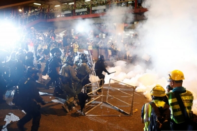 Polisi bentrok dengan pengunjuk rasa di Hong Kong (Antara)