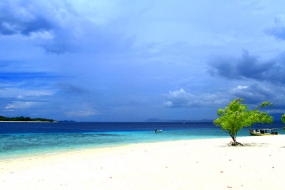 Birunya Laut Pulau Lihaga