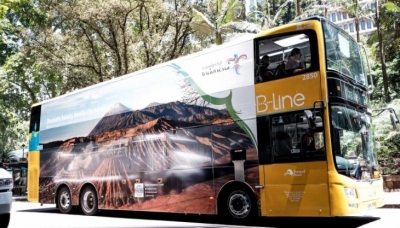 Illustrasi: Bus dengan gambar objek wisata Indonesia dengan &quot;branding&quot; Wonderful Indonesia berkeliling menjadi transportasi publik di Australia