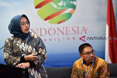 Deputi Bidang Koordinasi Pangan dan Pertanian Kementerian Koordinator Perekonomian, Musdhalifah Machmud (kiri) dalam ajang Konferensi Perubahan Iklim ke-24 di Katowice, Polandia, Jumat (7/12/2018).