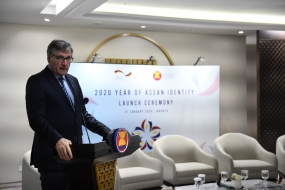 Duta Besar Jerman untuk Indonesia, Timor Leste, dan ASEAN, Peter Schoof, saat berbicara dalam peluncuran &#039;2020 Year of ASEAN Identity&#039; di Sekretariat ASEAN di Jakarta, Selasa (21/1/2020). ANTARA/Aria Cindyara/am.