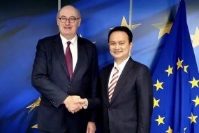 akil Menteri Perdagangan RI Jerry Sambuaga saat bertemu dengan Komisioner Perdagangan Uni Eropa, Phil Hogan, di Brussels, Belgia. (ANTARA/ Biro Humas Kementerian Perdagangan)