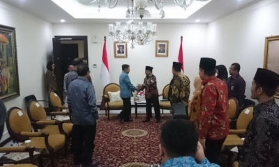 Wakil Presiden Jusuf Kalla menerima kunjungan sejumlah pimpinan Majelis Ulama Indonesia pada Senin (25/3/2019) membahas pembangunan rumah sakit Indonesia di Hebron, Palestina.