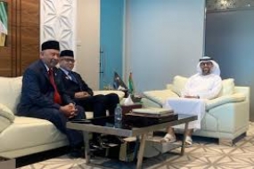 Gubernur Aceh Ir Nova iriansyah MT bersama tim kedubes Indonesia untuk Persatuan UEA Husin Bagis saat melakukan pertemuan kehormatan bersama Menteri Energi dan Industri UEA, Suhail Mohammed Faraj Al Mazrouei untuk membahas perkembangan lanjutan komitmen investasi UEA di Aceh, Abu Dhabi.(Antara)