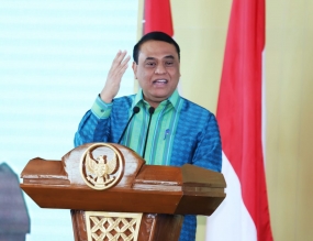 Menteri PANRB Syafruddin saat membuka acara Pertemuan Saudagar Bugis Makassar (PSBM) ke-19 di Wisma Negara, Makassar, Sulawesi Selatan, Minggu (16/06).