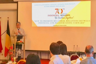 Dubes Indonesia di Brussel Yuri Thamrin menerima peserta beasiswa Dharmasiswa dalam acara gathering sebagai rangkaian peringatan 70 tahun hubungan diplomatik RI-Belgia (istimewa)