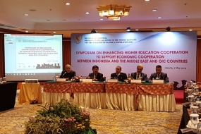 Sejumlah duta besar negara anggota OKI berbicara dalam Simposium untuk Meningkatkan Kemitraan Pendidikan Tinggi guna Mendukung Kerja Sama Ekonomi antara Indonesia, Timur Tengah, dan Negara-negara OKI di Jakarta, Kamis (2/5/2019). 