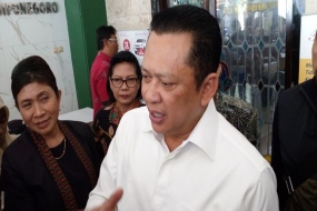 Ketua DPR RI Bambang Soesatyo saat memberikan keterangan 