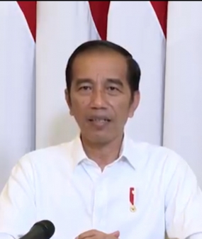 Tangkapan layar saat Presiden Jokowi menyampaikan pesan melalui kanal Youtube Biro Pers dan Media (BPMI), Sekretariat Presiden, yang diunggah pada hari Jumat (10/4).  Sumber: https://setkab.go.id/pesan-dan-apresiasi-presiden-saat-hadapi-pandemi-covid-19/