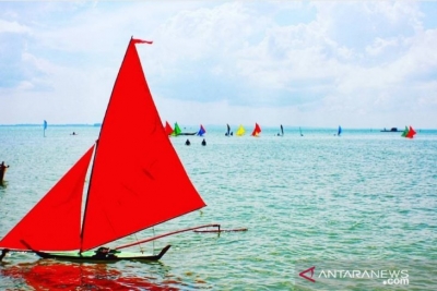 Lomba perahu jong menjadi salah satu kegiatan dalam ajang Festival Bahari Kepri tahun 2019 ini. 