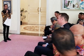 Wali Kota Palangka Raya Fairid Naparin saat paparan dalam acara workshop smart mobility di The Swedish Residence yang digelar oleh Keduataan Besar Swedia di Jakarta, Rabu (10/7/2019).