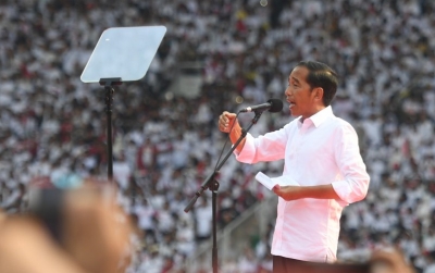 Calon Presiden nomor urut 01 Joko Widodo berpidato saat Konser Putih Bersatu di Stadion Utama GBK, Jakarta, Sabtu (13/4/2019). Konser itu merupakan kampanye akbar untuk memenangkan pasangan Jokowi-Ma&#039;ruf Amin. 