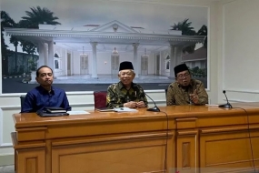 Wakil Presiden Ma&#039;ruf Amin memberikan keterangan pers di Istana Wapres Jakarta, Rabu (8/1/2020). 