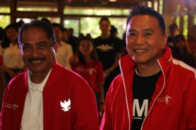 Menteri Pariwisata Arief Yahya (kiri) dan Wali Kota Tomohon Jimmy F Eman (kanan).