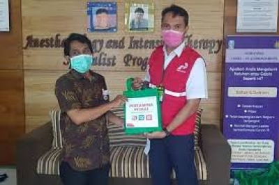 Paket kesehatan dari Pertamina MOR V yang diserahkan ke RS Soetomo, Surabaya, Senin (23/3) (ANTARA/HO Pertamina MOR V)