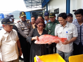 Menteri Susi Pudjiastuti Tinjau Pembangunan Pelabuhan SKPT Natuna