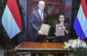 Menteri Luar Negeri Retno L.P. Marsudi (kanan) bersama Menteri Luar Negeri Belanda Stephanus Abraham Blok (kiri) Foto:Antara