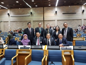 Dr. Suseno Sukoyono, Staf Ahli Menteri Bidang Masyarakat dan Hubungan Antar Lembaga, Kementerian Kelautan dan Perikanan (KKP), bersama dengan delegasi RI lainnya dalam Sidang UNEA-4 di Nairobi, Kenya, pada Jumat (15/3) lalu. Resolusi Tata Kelola Terumbu Karang Berkelanjutan yang diusulkan oleh Indonesia diadopsi oleh PBB dalam sidang tersebut. Dok. Biro Humas KKP