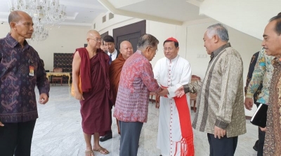 Wakil Presiden Jusuf Kalla menerima kunjungan tokoh-tokoh lintas agama dari Myanmar di Kantor Wapres Jakarta, Senin (9/9/2019)