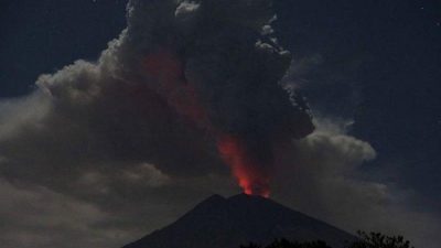 Gunung Agung Meletus, Masyarakat Dilarang Mendekat Pada Radius Empat Kilometer