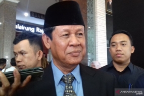 Plt Gubernur Kepri, Isdianto.