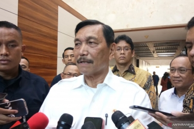 Menteri Koordinator Bidang Kemaritiman Luhut Binsar Pandjaitan ketika diwawancarai awak media di kompleks parlemen di Senayan, Jakarta, Selasa (25/6/2019).