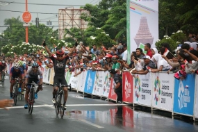 Abdul Gani Capai Finish Pertama di Stage Kedua Tour de Indonesia 2018