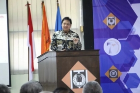 Menteri Perindustrian (Menperin) Airlangga Hartarto saat memberikan kuliah umum di Institut Teknologi Indonesia (ITI), Tangerang, Banten, Jumat (13/9). (ANTARA/ Biro Humas Kementerian Perindustrian)