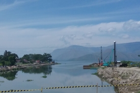 Proyek pelebaran Tano Ponggol di kawasan Danau Toba, Sumatera Utara, Rabu (31/7/2019)