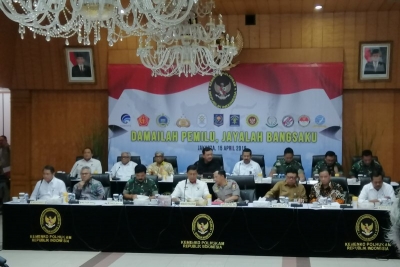 Menko Polhukam, Wiranto saat memimpin Rapat Koordinasi Kesiapan Akhir Pengamanan Pemilu serentak 2019, di Kantor Kemenko Polhukam, Jakarta Pusat, Senin (15/4/2019). (Antara Foto/Syaiful Hakim)