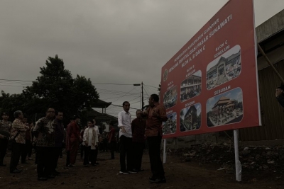 Presiden Jokowi meninjau proyek revitalisasi Pasar Sukawati di Gianyar Bali, Jumat (14/6/2019)